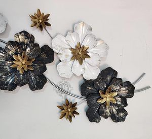 Decoración de Pared de Metal con Flores, Arte Decorativo de Pared Hecho a Mano con Forma Irregular para Interiores del Hogar - Product Image 3