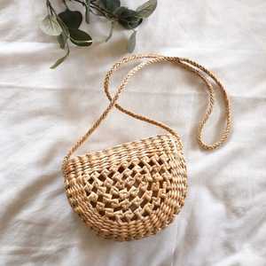 Sac en jacinthe d'eau Vietnam sac à main fait main léger et durable pour les besoins quotidiens de plage ou de voyage par 99 données d'or - Product Image 1