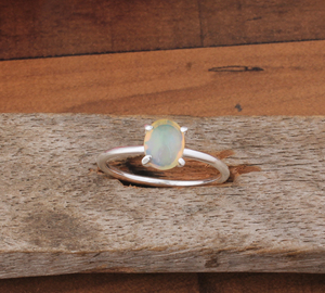 Bague de mariage classique en argent sterling 925 avec turquoise blanche naturelle sertie en bélière, cadeau de naissance d'octobre pour femme - Product Image 3