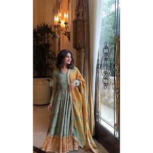 Vestido de Diseñador con Bordado Pesado y Lentejuelas con Dupatta para Fiestas o Clubes - Product Image 2