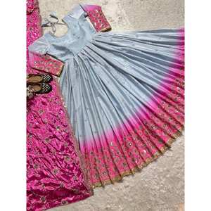 Vestido de noche de diseñador con trabajo de bordado para Fiestas-Incluye vestido y Dupatta - Product Image 1