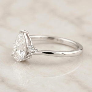 Bague pour femme en diamant de laboratoire certifié IGI, couleur F, blanc, 1,5 carat, taille poire, VS1, 18 carats, 2 grammes, diamant de laboratoire IGI - Product Image 3