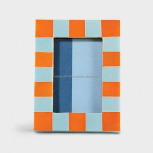 Cadre photo artisanal bleu-noir réglable à bords chevron, décoration artistique moderne en bois pour une présentation de table haut de gamme - Product Image 3