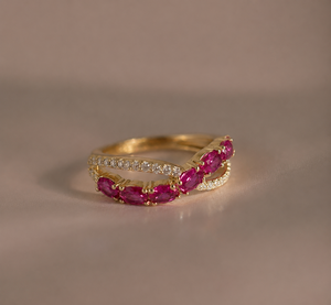 Anillo Noor de Oro con Zafiro Rosa y Zafiro Azul, Doble Banda, Anillo de Piedras Preciosas, Engaste Pavé, Diseño Moderno y Lujoso - Product Image 4