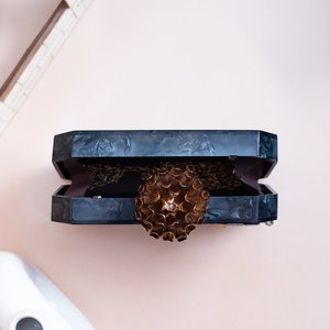 Pochette de soirée élégante en acrylique noir de qualité supérieure avec finition pierre pour femme, idéale pour les fêtes et les occasions formelles - Product Image 6