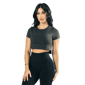Este top corto de algodón 100% con logotipo personalizado para mujer, de una fábrica OEM, incluye servicio profesional para líneas de ropa B2B. - Product Image 2