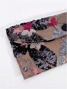 Bolso de Mano Bordado Tradicional Asequible para Damas con Diseño Floral Artístico y Apariencia Moderna - Product Image 2