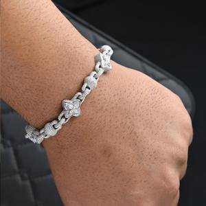 Pulsera Dvars Diamond Clover con Moissanita VVS, Plata de Ley 925 Bañada en Oro, Pasa el Test de Diamantes, Corte Brillante Clásico - Product Image 6