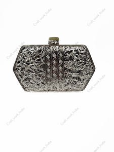 Pochette indienne artisanale en nacre et argent avec incrustation de pierres précieuses, cadre en laiton fait main, idéale pour les soirées, mariages et événements. - Product Image 4