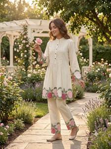 Conjunto de Kurta y Pantalón Bordado Étnico para Mujer, Traje Indio Pakistaní con Bordado Floral, para Fiestas, Bodas y Uso Casual - Product Image 4