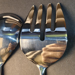 Juego de 2 Servidores de Ensalada de Acero Inoxidable con Mangos de Resina Pulida Color Ámbar, Cuchara y Tenedor Grandes para Charcutería Gourmet - Product Image 5