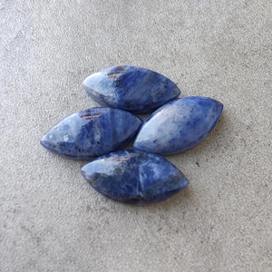 Gema de Sodalita Natural en Forma de Marquesa, Piedra Calibrada con Reverso Plano, para la Elaboración de Joyas - Product Image 1