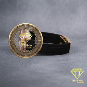 Reloj de pulsera de moda premium para hombre con caja en tono dorado, correa de silicona negra y esfera decorativa de lujo - Product Image 5