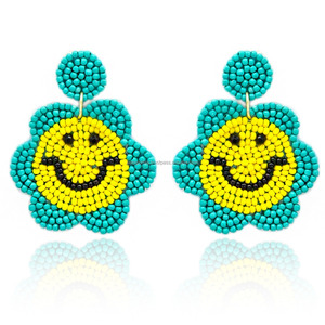 ต่างหูคริสตัลรูปดอกเดซี่น่ารัก ประดับด้วยคริสตัล งานแฮนด์เมด เครื่องประดับเก๋ๆ สำหรับผู้หญิงและเด็กผู้หญิง สไตล์โบฮีเมียน ทันสมัย เหมาะสำหรับงานเทศกาล - Product Image 3