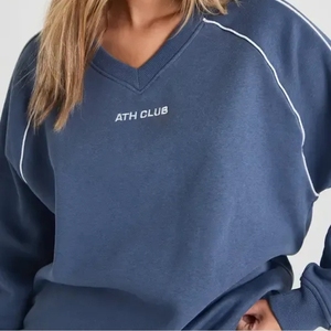 Ensemble survêtement streetwear personnalisé de haute qualité, 100 % coton, coupe oversize, avec pantalon de jogging et sweat à capuche unisexe, idéal pour la personnalisation. - Product Image 4