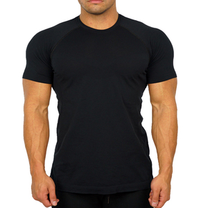 เสื้อยืดแขนสั้นผู้ชายสีดำ ทรงเข้ารูป แห้งเร็ว คอโอ แบบลำลอง สีพื้น - Product Image 1