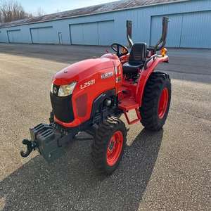 Tractor Kubota L3240 Listo para Enviar con Cargador Frontal y Retroexcavadora, Motor, Caja de Cambios, Bomba y Rodamientos - Product Image 2