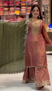 ชุดสาหรี่กะมีซแบบดั้งเดิมผ้าจอร์เจตต์ทรงตรงแต่งขอบ  สำหรับงานแต่งงาน งานปาร์ตี้  คอลเลคชั่นพิเศษเดือนอีด แฟชั่นปากีสถาน SIE / 2026 - Product Image 3