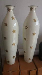 Jarrón Floral Decorativo Elegante con Acabado Brillante y Diseño Floral Impreso para Hogar u Oficina - Product Image 2