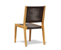 Chaise de salle à manger avec structure en teck et assise en rotin, inclinable, portable, design simple et moderne pour appartement