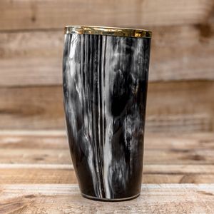 Las mejores tazas de chupito hechas a mano de cuerno de búfalo, grabadas a mano, con borde de latón, vaso de cuerno de búfalo para beber, taza vikinga de cuerno de buey. - Product Image 4