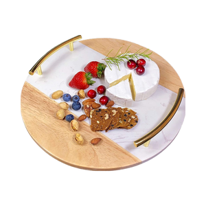 Planche à fromage ronde artisanale en marbre et bois avec poignée, passe au lave-vaisselle, plateau de service pour charcuterie, idéal pour les réceptions et comme cadeau de pendaison de crémaillère - Product Image 1