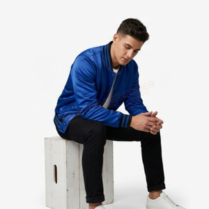 Blousons universitaires de baseball pour hommes – Blouson bomber personnalisé en satin sur le devant – Vêtement d'hiver streetwear haut de gamme – Blouson universitaire pour fans de sport – Toile décontractée - Product Image 5