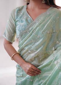 Magnifique sari de soirée avec chemisier de créateur, tenue indienne pour femmes, idéale pour les festivals, les cérémonies et les mariages. - Product Image 5