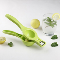 Presse-citron manuel en plastique robuste avec décapsuleur intégré, presse-agrumes portable double usage, presse-citron vert, lavable et facile à nettoyer