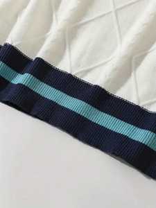 Gilet pull sans manches en maille torsadée col en V style preppy pour homme, couleur crème, style universitaire/cricket, avec bordure rayée contrastante, collection automne-hiver - Product Image 5