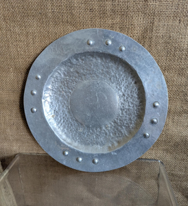 Assiette de Présentation Moderne Classique en Métal Argenté Massif, Écologique, Compatible Lave-Vaisselle, Finition Personnalisable pour Hôtels et Usage Domestique - Product Image 4