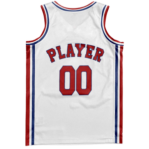 Ensemble d'uniformes de basket-ball personnalisés blancs et simples, style rétro, avec bordure rouge et bleue, maillot et short, design rétro avec nom et numéro d'équipe - Product Image 4