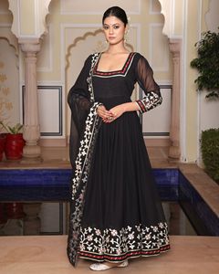 Nouvelle Robe Anarkali Rose Élégante pour Femme, Manches 3/4, en Crêpe de Georgette Semi-Couturée, Extensible et Séchage Rapide, Idéale pour Fêtes et Mariages - Product Image 6