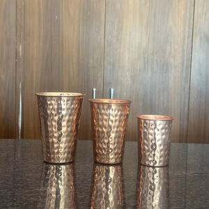 แก้วน้ำทองแดงทำมือแบบอินเดียดั้งเดิม ผิวเรียบหรู ขัดเงาอย่างประณีต ให้ลุคแบบดั้งเดิม ในราคาที่เข้าถึงได้ - Product Image 1