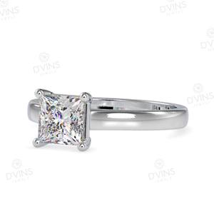 แหวนเพชรทรงปรินเซสคัท 2.5 กะรัต ทองคำแท้ 18K ยี่ห้อ D'VINS JEWELS ได้รับการรับรองจาก IGI เหมาะสำหรับผู้หญิง สวมใส่ในงานแต่งงานแบบคลาสสิก - Product Image 2