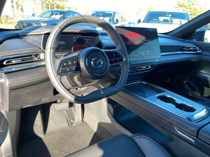 USED 2025 Maz da 6E EV RWD Electric motor (245hp) Battery-80 kWh Euro6e 4x2 2 Axles AUTOMATIC TRANSMISSION LEFT <b>HAND</b> STEERING - Product Image 4