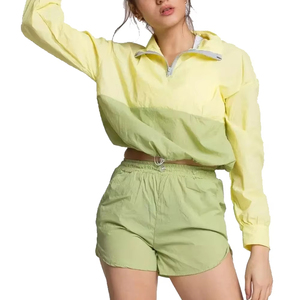 Conjunto Deportivo Corto de 2 Piezas para Mujer, Chaqueta Cortavientos con Cierre y Pantalones, Estilo Retro en Morado, Rosa y Amarillo, para Entrenamiento y Uso Casual - Product Image 1