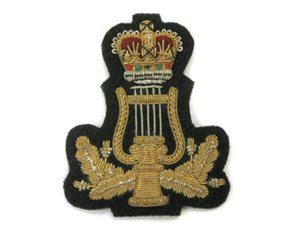งานปักด้วยด้ายทองคำแบบแฮนด์เมด OEM ป้ายและตราปักแฮนด์เมดแบบกำหนดเอง คุณภาพสูง ผู้ผลิตตามขนาดที่กำหนด ทองแดงสำหรับเสื้อเบลเซอร์ - Product Image 5
