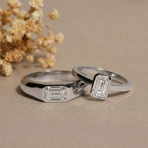 Anillo de Compromiso con Diamante Corte Esmeralda, Oro Blanco de 14K, Engaste de Bisel, Anillo de Banda Geométrico Clásico Unisex para Pareja - Product Image 4