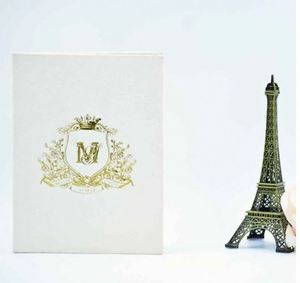 Invitación de Boda de Terciopelo Color Marfil de Alta Calidad con Monograma en Dorado, de Fabricante Indio al Mejor Precio - Product Image 1