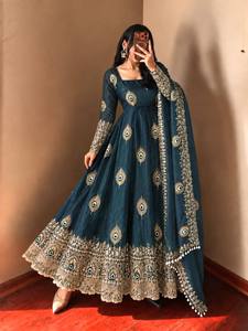 Robe Anarkali brodée vert foncé pour femme, longueur ras du sol, style traditionnel indien pakistanais, coupe ample, en soie extensible - Product Image 2