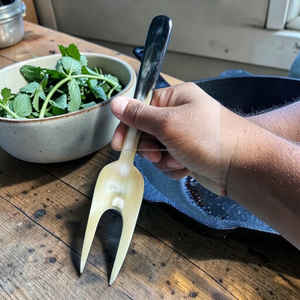 Fourchette en corne de bœuf polie à haute brillance, artisanale, naturelle, ustensile de table à prix avantageux - Product Image 5