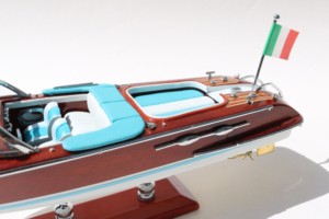 Modelo Pequeño |   Modelo de Lancha Italiana RIVA AQUARAMA de 25 cm, Hecho a Mano en Madera, Estilo Deportivo Moderno para Mesa - Product Image 4