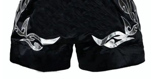 Shorts de Muay Thai personnalisés pour hommes, noir, broderie argentée, coupe large, MMA, Kickboxing, ajustement régulier, polyester extensible, vente en gros OEM - Product Image 6