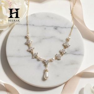 Collier de perles avec diamant de laboratoire taille marquise, grappe florale, chaîne de perles rondes alternées et pendentif perle goutte d'eau - Product Image 4