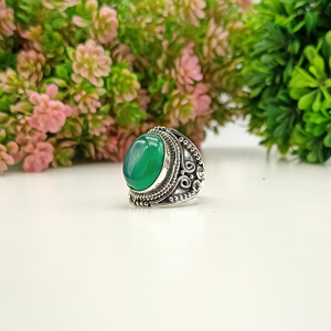 Bague artisanale en onyx vert, bijou en pierre naturelle, style bohème, cadeau artisanal pour elle - Product Image 1