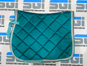 Tapis de selle en velours vert turquoise pour dressage avec bordure en pierres de diamant, disponible dans toutes les tailles et types – Produits équestres - Product Image 6