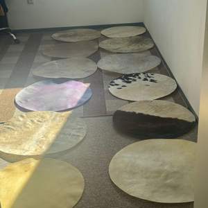 Peaux de chèvre naturelles, généralement utilisées comme peaux de tambour pour différents types d'instruments de percussion - Product Image 1