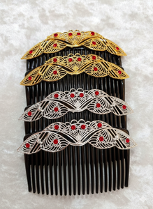 Broche indienne traditionnelle plaquée or 22 carats, faite à la main, avec pierre verte et pendentifs - Product Image 3