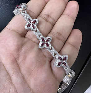 Pulsera de Eslabones de Plata de Ley 925 Bañada en Oro con Moissanita VVS de Trébol Colorido Totalmente Engastada, de 17MM, de Moda - Product Image 4